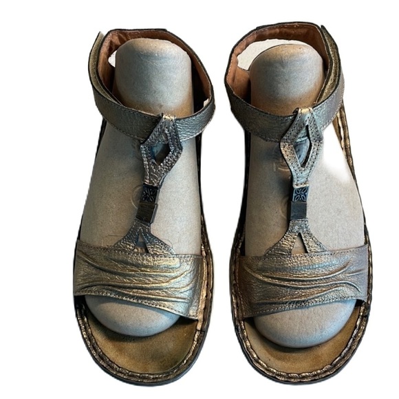 Sz10 (euro 41) Naot Cymbal Gladiator Sandal in Antique Gold GUC - Picture 9 of 16